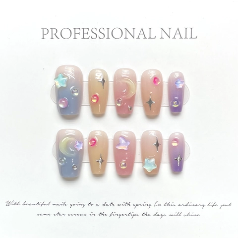 Handgefertigte Aufdrucknägel Gradient Blush Smudge Dreamy Blue Pink 3D Sterne Mond Strass Künstliche Nagelspitzen