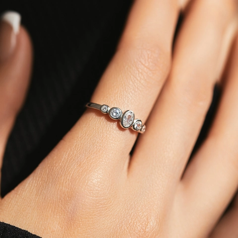 S925 Sterling Silver Oval Cut Zirconia Ring Elegant Geometric Five Stone Inlaid Band For Women Luxurious Fashion Jewelry