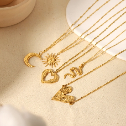 Collana Con Ciondolo A Cuore Placcata Oro 18K Acciaio Inossidabile Cavo Luna Sole Serpente Gioielli Per Donna