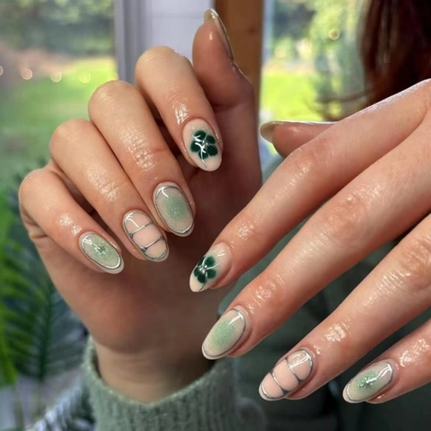 Green Gradient Press On Nails Kleeblatt Muster Silberne Metalllinien Mandelform Glänzende Künstliche Nägel Damen Sommer Stil