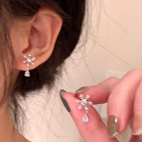 Elegant Snowflake Zircon Drop Earrings With 925 Sterling Silver Earring Post Copper Winter Christmas Jewelry For Women