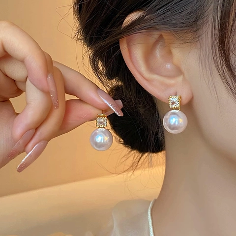 Elegante Ronde Inleg Imitatieparel Koperen Zirkoon 18k Vergulde Oorbellen