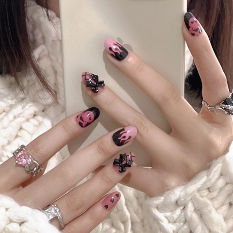 Faux Ongles Rose Noir Motif Flamme Style Gothic Y2K Avec Noeuds 3D Et Crânes Décor Manucure Pour Femmes