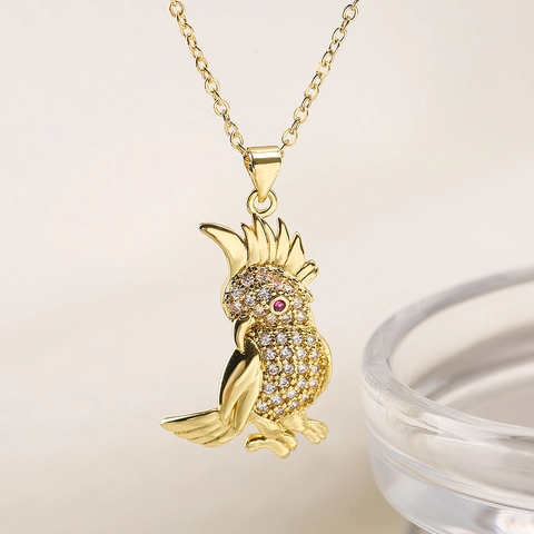 Elegante Collar Con Colgante De Pájaro Loro Cobre Y Circón Brillante Joyería De Animales Para Mujeres Moda Tendencia Diseño De Animales Accesorio Chapado En Oro