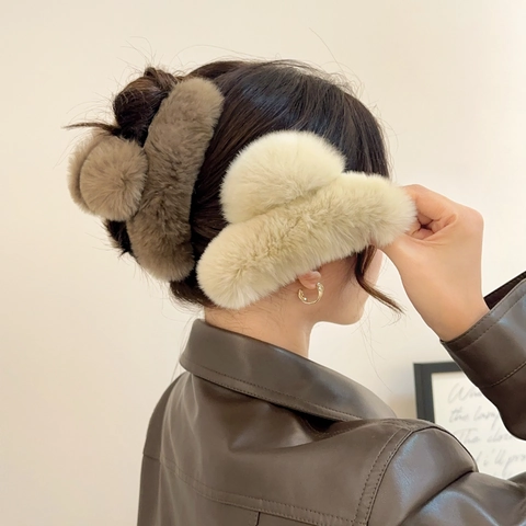 Plush Hair Claw Clip Faux Rabbit Fur Large Fluffy Shark Clip Korean Style Autumn Winter Elegant Headwear For Women