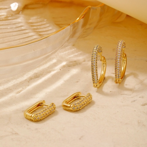 Orecchini Huggie Hoop Rettangolari Rame Placcato Oro Con Zircone Bianco Pave Gioielli Di Moda Donna