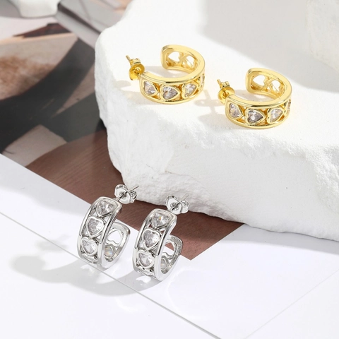 Mode Zoete Koperen Hartvormige C-Vormige Oorknopjes Ingelegd Met Heldere Zirkonia Goud Zilver Verguld Elegante Sieraden Vrouwen