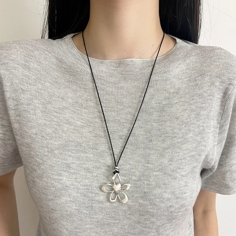 Collar Largo Con Colgante Para Mujeres Aleación Flor Corazón Cruz Ajustable Cadena Cuerda Negra Retro Estilo Simple