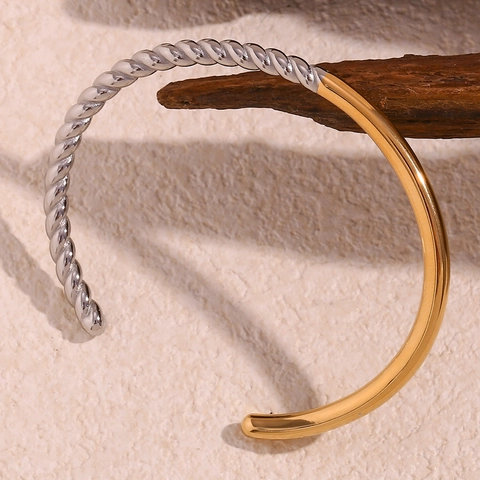 Tweekleurige Open Armband 316L Roestvrij Staal 18K Goudlaag Half Gedraaid Half Glad Mode Sieraden Voor Dames