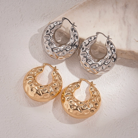 Texturierte Metall Creolen Gehämmerte Runde Geometrische Ausgehöhlte Minimalistische Stil Schmuck Für Damen