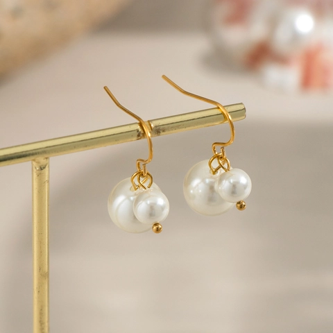 Französische Retro Minimalistische Hängeohrringe Für Damen Vergoldeter Edelstahl Mit Großen Und Kleinen Künstliche Perlen Wasserdicht