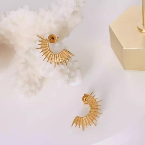 Sunburst Fan Ohrstecker 18K Vergoldet Titanstahl Geometrisch Halbmond Französisch Retro Minimalistisch Schmuck Für Damen