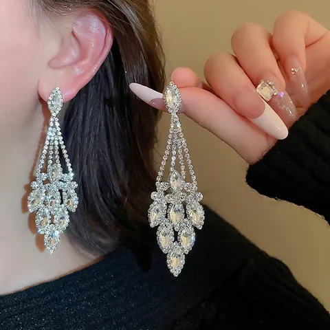 Lange Quasten-Ohrhänger Kupfer Strass Silber-Ohrstecker Elegante Luxus Hochzeit Party Schmuck Für Frauen