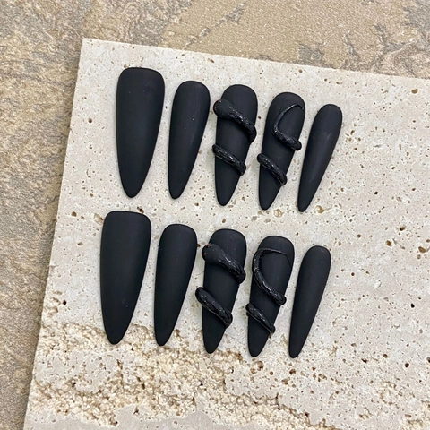 Uñas Postizas Hechas A Mano Negro Mate Diseño De Serpiente 3D Largas Stiletto Uñas Artificiales Para Mujeres Estilo Gótico
