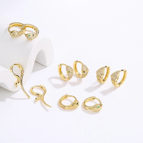 Minimalistische Schlangen Ohrringe Damen Vergoldet Kupfer Mit Grün Weiß Zirkonia Personalisierte Huggies Schmuck
