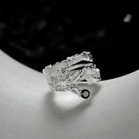Orecchino a Clip in Argento Sterling S925 Con Trama Lava Irregolare per Donna Senza Buco Strass Nero Intarsiato Gioielli di Moda