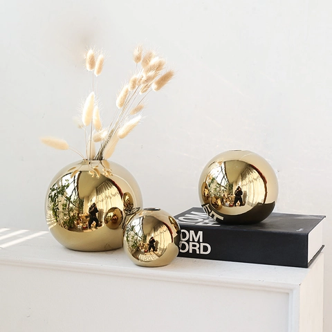 Nordic Minimalist Gold Mirror Ball Vase Ceramic Electroplated Spherical Flower Pot Modern Home Decor Centerpiece