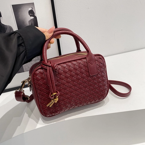 Gewebte Handtasche Damen PU Leder Umhängetasche Goldene Hardware Knoten Detail Abnehmbarer Riemen Chic Boston Stil