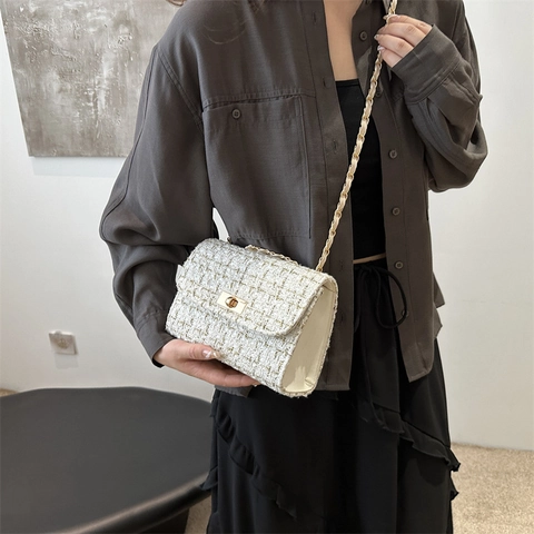 Women Crossbody Bag Tweed Woven Flap Shoulder Bag With Gold Metal Chain Strap And Twist Lock Fashion Square Handbag