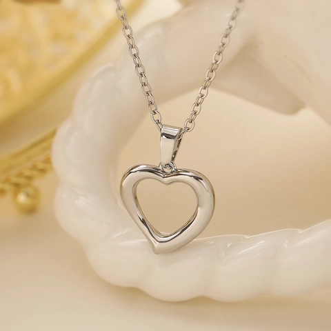 Collar Con Colgante De Corazón Hueco Minimalista Para Mujer Joyería Vintage De Cobre Y Circón Cadena De Clavícula