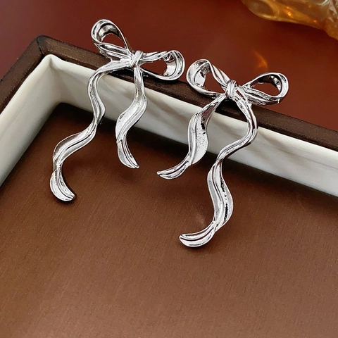 Gioielli In Lega Collana E Orecchini Con Fiocco Irregolare Con Perno In Argento Moda Minimalista Per Donne