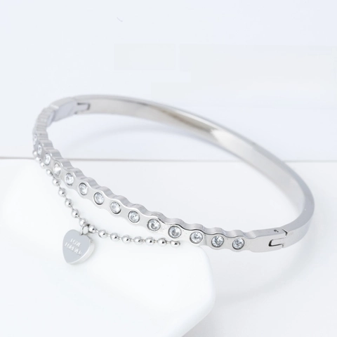 Brazalete Abierto de Acero Inoxidable de Moda para Mujer con Colgante de Corazón Forever Love Grabado e Incrustación de Circonia Joyería Ajustable