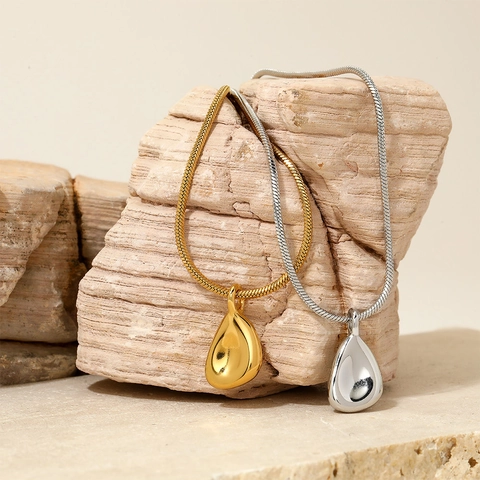 Minimalistische Tropfen Anhänger Halskette Hochglanzpolierter Edelstahl Schlangenkette Modeschmuck Für Frauen Elegantes Modernes Accessoire