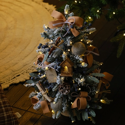 Mini Albero Di Natale Decorazione Da Tavolo Innevato Pino Artificiale Con Luci LED Base In Legno Decorazione Festiva
