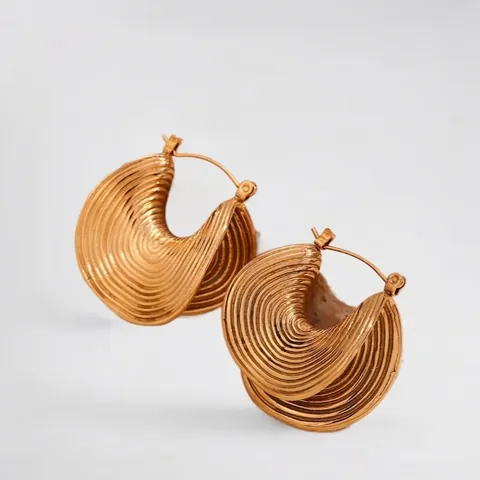 Gerippte Creolen Edelstahl Gold Überzogen Klobig Geometrisch C-Form Retro Statement Trendiger Schmuck Für Damen