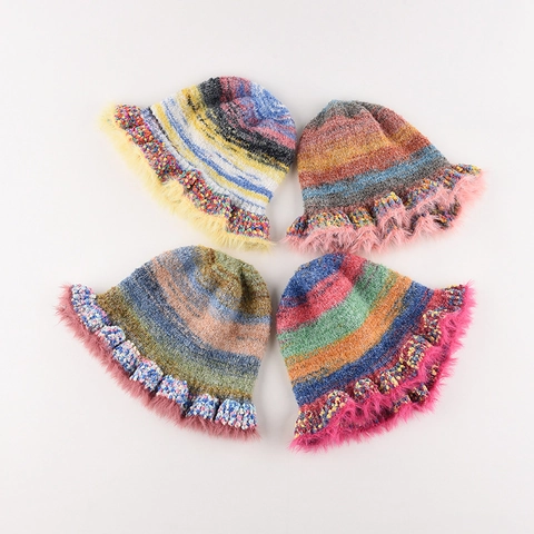 Cappello Da Pescatore In Maglia A Righe Arcobaleno Con Bordo In Peluche E Pelliccia Sintetica Colorato Gradiente Caldo