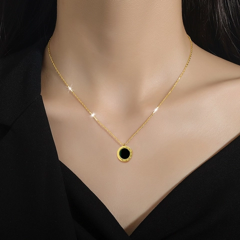 Titanstahl Halskette Runder Anhänger Römische Ziffern Doppelseitig Muschel Schwarz Inlay Minimalistischer Schmuck Damen