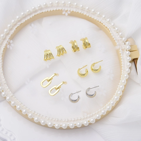 Orecchini a Bottone a Forma di C in Rame Placcato Oro 18K Minimalisti per Donna Orecchini Geometrici in Metallo Ondulati Irregolari Gioielli