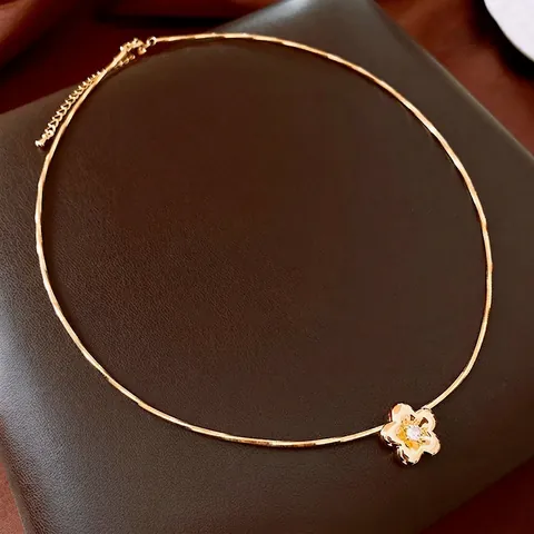 Vintage Flower Pendant Necklace Gold Plated Copper Material With Sparkling Zircon Elegant Snake Chain Jewelry For Women