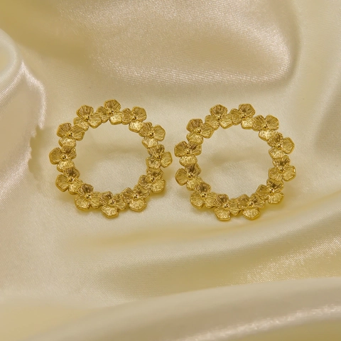 Orecchini A Cerchio Con Corona Floreale Acciaio Inossidabile Placcato Oro 14K Fiore A Cinque Petali Gioielli Minimal