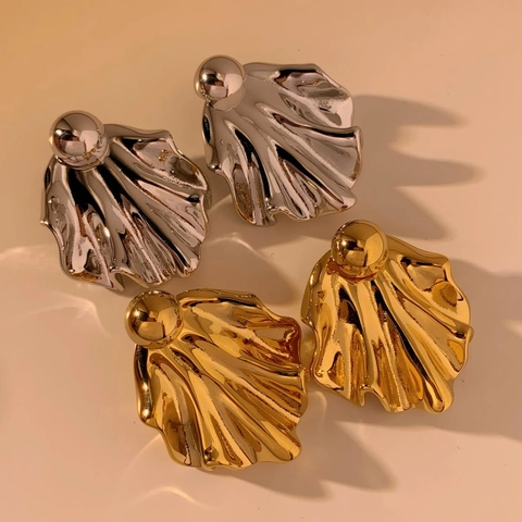 Irreguläre Muschel-Ohrstecker Aus Edelstahl Mit Gewellter Geometrischer Struktur Übertriebener Metallischer Statement-Schmuck