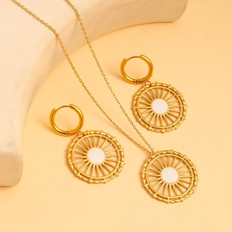 Collana E Orecchini In Acciaio Inossidabile Placcato Oro 18K Design Sole Bussola Disco Bianco Da Donna