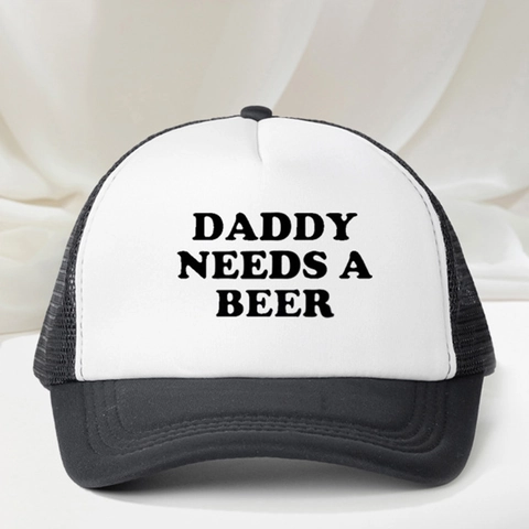 Cappello Trucker Slogan Daddy Needs A Beer Retro In Rete Snapback Regolabile Cappellino Da Baseball In Schiuma Regalo Uomo