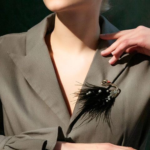 Retro Ostrich Feather Black Swan Brooch With Artificial Pearl Rhinestone Inlaid Alloy Animal Corsage For Women Wedding Party