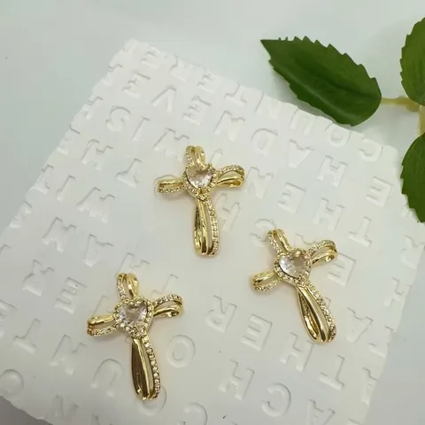 Ciondolo A Croce Collana Rame Placcato Oro 18K Smeraldo Zircone Cuore Gioielli Religiosi Vintage Per Donna