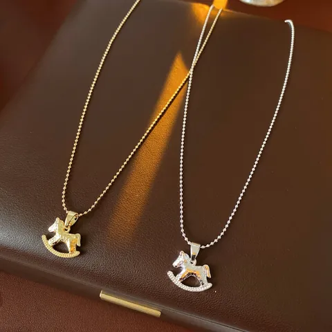 Collier Pendentif Cheval À Bascule Cuivre Minimaliste Élégant Chaîne À Billes Bijoux Pour Femmes
