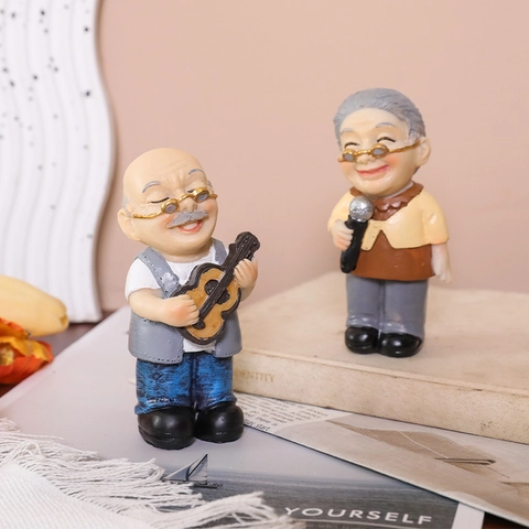 Resin Old Couple Figurines Grandparents Statues For Wedding Anniversary Home Decor Handmade Painted Warm Gift