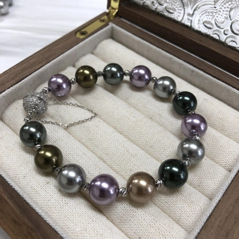 Multi Color Faux Artificial Pearl Bracelet With Full Diamond Magnetic Buckle And Safety Chain Retro Luxury Jewelry For Women