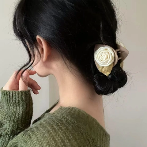Elegant Camellia Flower Hair Claw Clip For Women Vintage Fabric Rose Satin Petals With Gold Leaf Matte Plastic Hair Accessory