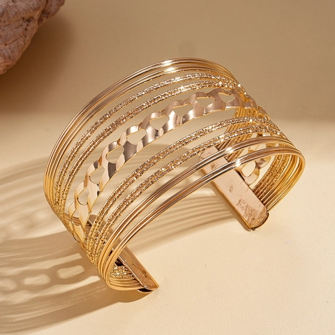 Mehrlagiges Hohles Manschettenarmband Für Frauen Kupfer Texturiert Matt Gold Offener Armreif Bohemian Vintage Schmuck