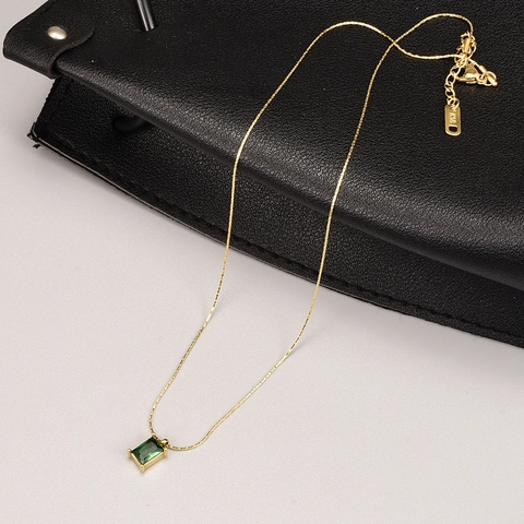 Collar Con Colgante De Circón Rectangular Acero De Titanio Bañado En Oro De 18K Joyería Elegante Para Mujer