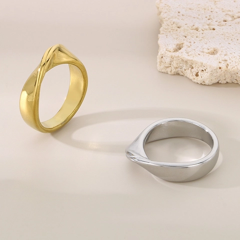 Bague Minimaliste Irrégulière en Acier Inoxydable pour Femme Élégante Bijoux en Acier Titane Plaqués Or et Argent