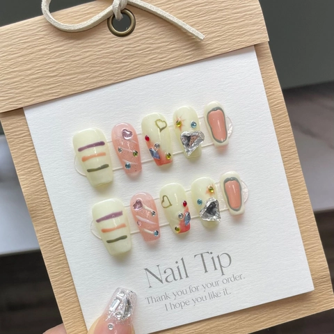 Handgemaakte Press On Nagels Lange Kistvorm Strass Hart Graffiti Y2K Stijl Dames