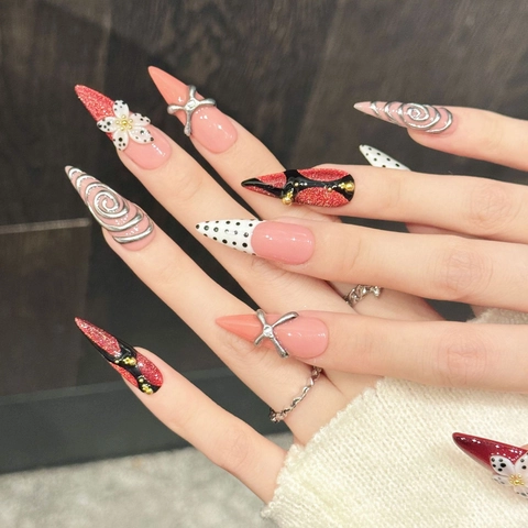 Handgefertigte Aufdrucknägel Stiletto Lang 3D Blume Metallspirale Punkte Glitzer Gemischtes Design