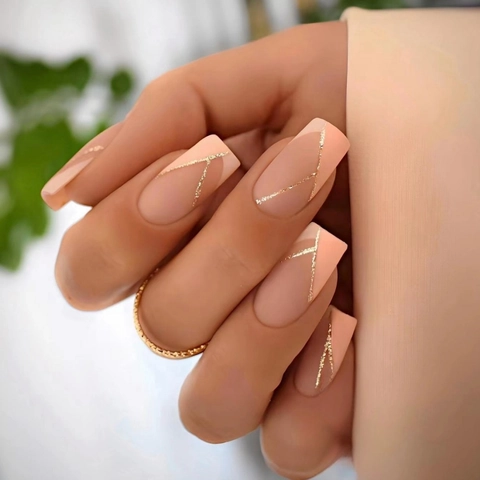 Uñas Postizas Coffin Largas Rosa Nude Mate Con Líneas Geométricas De Purpurina Dorada Estilo Francés Uñas Artificiales