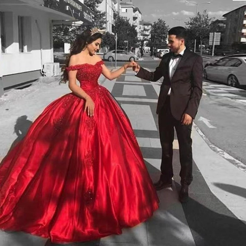 Abito Da Sera Rosso Spalle Scoperte Satén Pizzo Applicazioni Paillettes Matrimonio Ballo Vestito Lungo Strascico Elegante Donna